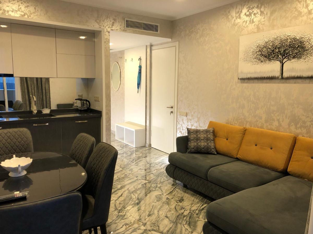 Black Sea VI Dari Apartments บาทูมิ ภายนอก รูปภาพ